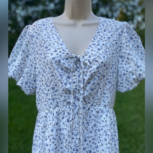 MIKAROSE White Floral Midi Dress NWT Size Medium - Picture 13 of 13